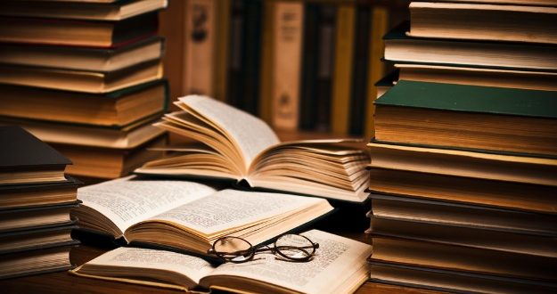 نویسنده باید برای امرار معاش چهار شغل داشته باشد/کتاب و کتابخوانی تنها در انتظار معجزه است/عرصه کلان کتاب دچار خودرایی و بی‌برنامگی شده است/امیدی به بهبود وضعیت چاپ و نشر ندارم////////////////////////چهارشنبه