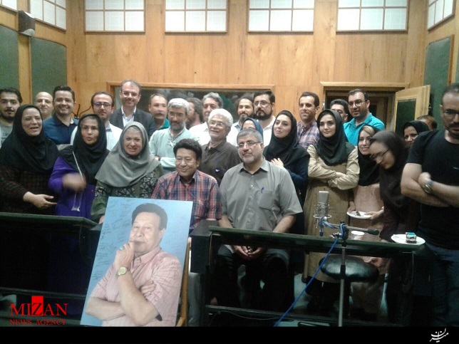 حسین عرفانی در روز تولدش غافلگیر شد/اهالی دوبله به دیدار همکار قدیم رفتند