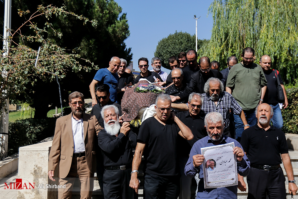 محمد عبادی پیکر محمد عبادی تشییع شد/وداع با پیشکسوت دوبلاژ