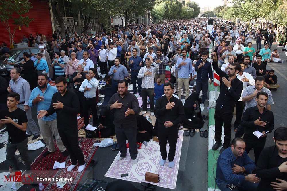حضور اورژانس در کنار شرکت کنندگان در مراسم دعای عرفه حضور اورژانس در کنار شرکت کنندگان در مراسم دعای عرفه