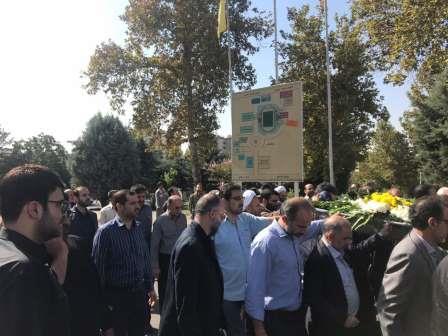 نقش آفرین مصدق در میان دوستدارانش تشییع شد