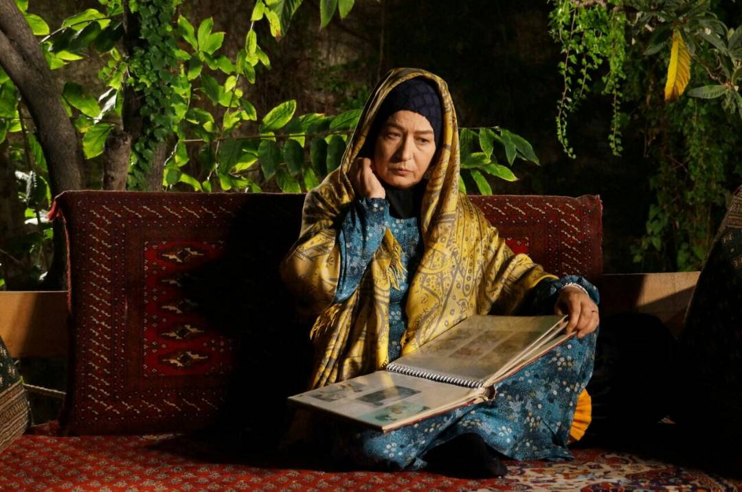سریال بازی نقاب‌ها از شنبه مهمان شبکه دوم سیما می‌شود/بازگشت آزیتا حاجیان به تلویزیون