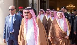 سنگ پرانی سران عربستان از خانه شیشه ای