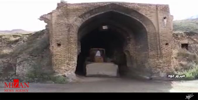 تعمیرات ماشین راه سازی در کاروانسرایی ۵۰۰ ساله +فیلم تعمیرات ماشین راه سازی در کاروانسرایی ۵۰۰ ساله +فیلم