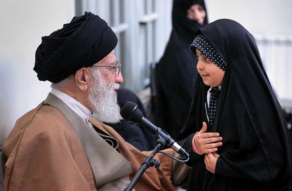 دیدار خانوادههای شش شهید امنیت کشور با رهبر معظم انقلاب + تک عکس دیدار خانوادههای شش شهید امنیت کشور با رهبر معظم انقلاب + تک عکس
