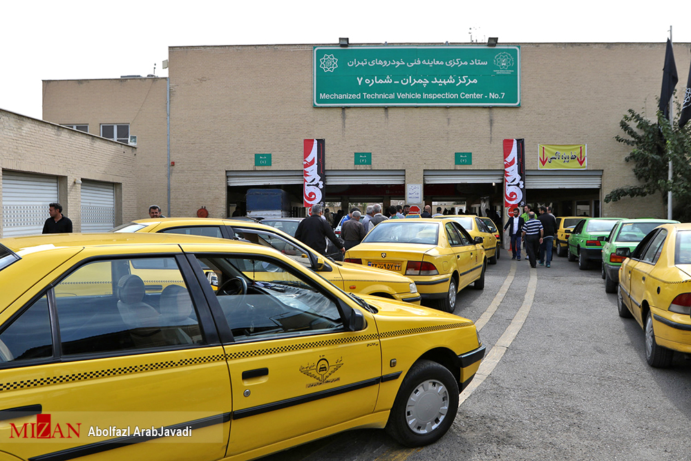 تاکسیهای فاقد پروانه هوشمند معتبر در کلیه نقاط شهر تهران جریمه میشوند تاکسیهای فاقد پروانه هوشمند معتبر در کلیه نقاط شهر تهران جریمه میشوند