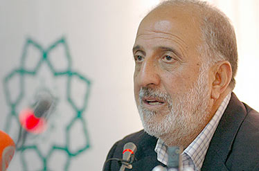 هرس درختان هر ساله از آذر ماه آغاز میشود/صدمهای به درختان وارد نمیشود