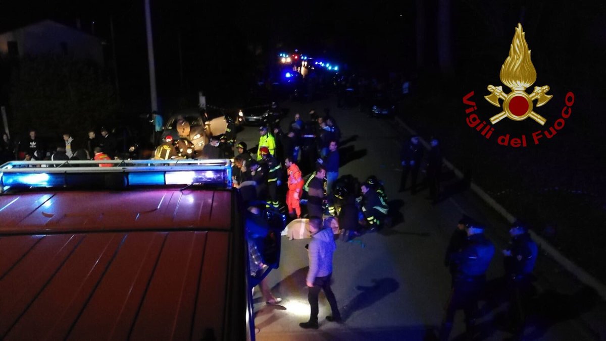 وقوع حادثه در یک باشگاه شبانه در ایتالیا ۶ کشته و ۱۲۰ مجروح بر جای گذاشت وقوع حادثه در یک باشگاه شبانه در ایتالیا ۶ کشته و ۱۲۰ مجروح بر جای گذاشت