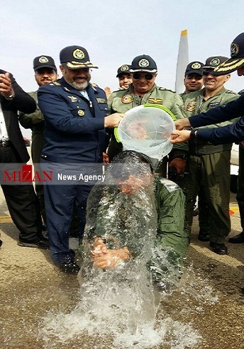 ۴ فِریم از صمیمیت فرمانده با سربازان/ از ریختن آب سرد بر سر یک خلبان تا کوهپیمایی همراه با دانشجویان نظامی