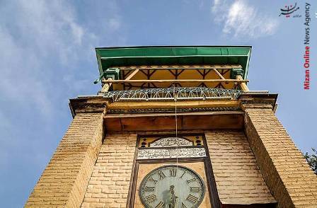 ساعت مسجد مشیرالسلطنه از کبوتر‌ها آسیب می‌بیند!