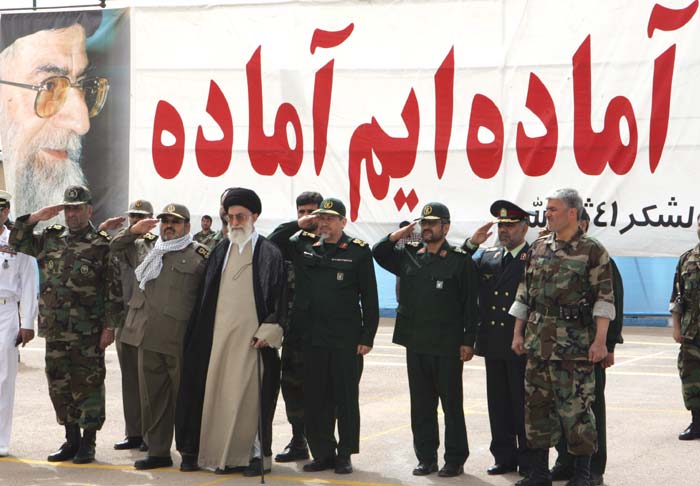 رهبر انقلاب: همه‌شان میدانند که تهاجم نظامی به این کشور برایشان بسیار گران تمام خواهد شد