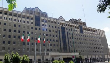 تجمع خانواده زندانیان ایرانی در ترکمنستان مقابل مجلس