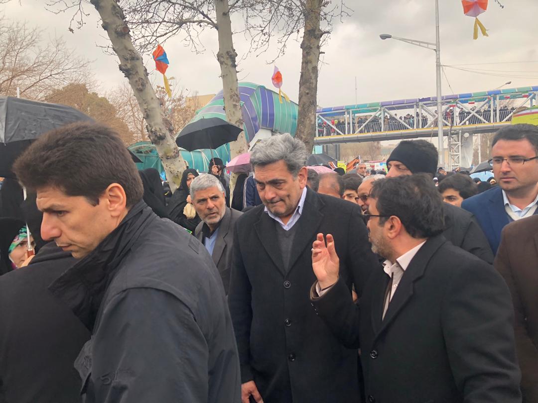 باید با وحدت کلمه و همدلی از مشکلات عبور کنیم باید با وحدت کلمه و همدلی از مشکلات عبور کنیم