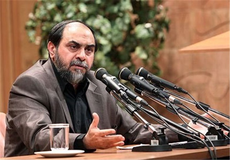 برخی سایت ها و خبرگزاری های داخل هم جهت با رسانه های دشمن هستند/یکی از توپخانه های دشمن در داخلب شلیک می شوند