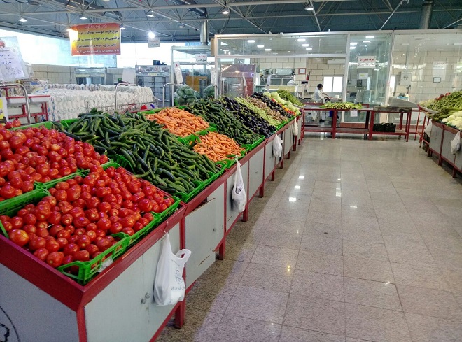 کاهش قیمت پیاز، خیار، گوجه فرنگی و ۱۰ محصول دیگر در میادین میوه و تره بار/سقوط قیمت پیاز در میادین میوه و تره بار به زیر ۴ هزار تومان