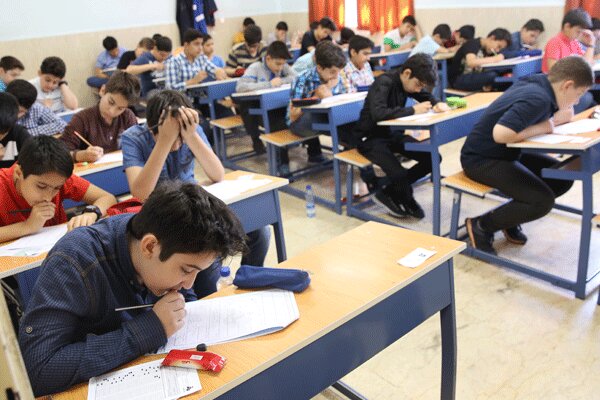 ابلاغ بخشنامه ممنوعیت پخش موسیقی در مدارس را به شدت تکذیب می‌کنیم به گزارش خبرنگار گروه جامعه ، همشهری خبر داده است وزیر سابق آموزش و پرورش، سید محمد بطحایی در آخرین روز‌های تصدی پست وزارت بخشنامه‌ی محرنامه‌ای را به مدارس ارسال و پخش هرگونه موسیقی را در مدارس ممنوع کرده است. در این بخشنامه تاکید شده مدیری که از این دستور سرباز زند، متخلف خواهد بود.ممنوعیت پخش موسیقی در مدارس را به شدت تکذیب می‌کنیماین جمله‌ای بود به علیرضا کاظمی، معاون پرورشی فرهنگی وزارت آموزش و پرورش به خبرنگار  گفت.علیرضا کاظمی در گفتگو با خبرنگار گروه جامعه ، در واکنش به شنیدن این خبر که بطحایی در آخرین روز‌های وزارت خود بخشنامه‌ی ممنوعیت پخش موسیقی در مدارس را ابلاغ کرده است گفت: نه همچین بخشنامه‌ای را ابلاغ کرده ایم و نه حتی دیده ایم. وی در ادامه بیان کرد: ابلاغ بخشنامه ممنوعیت پخش آهنگ در مدارس را به شدت تکذیب می‌کنیم.اطلاعی از ابلاغ بخشنامه ممنوعیت پخش آهنگ در مدارس نداریمامیر علی نعمت اللهی، قائم مقام وزیر آموزش و پرورش و سرپرست مرکز اطلاع رسانی و حوزه ریاستی؟ وزارت آموزش و پرورش نیز در گفتگو با خبرنگار میزان درباره ابلاغ بخشنامه ممنوعیت پخش آهنگ در مدارس گفت: اطلاعی از این بخشنامه نداریم.