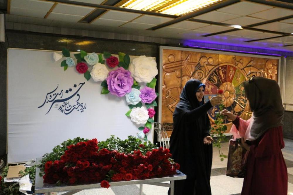 دهه كرامت درگذرگاه های فرهنگی مترو