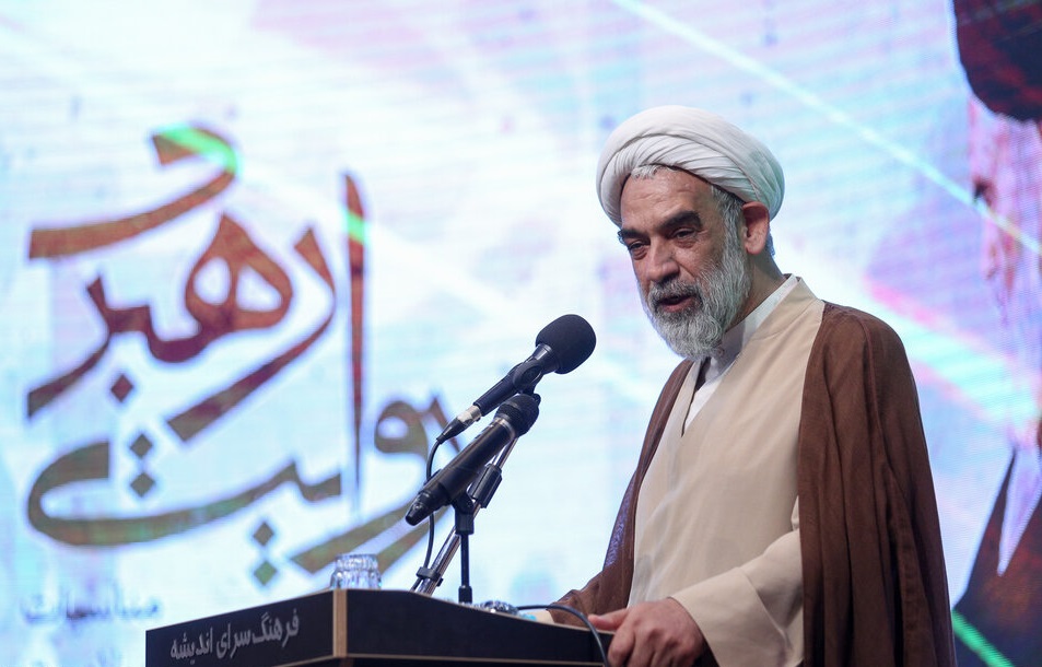 جبرائیلی: برخی خاطرات رهبر انقلاب برای نخستین بار در کتاب «روایت رهبری» منتشر شده است