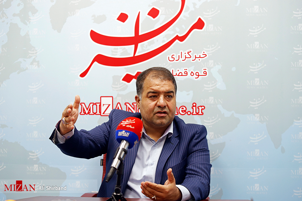 باید از ملت شریف عذرخواهی کرد؛ بالا بردن عوارض تنها راه پیش روی شهرداری برای اداره شهر است/شهرداری تهران ۶۰ هزار میلیارد تومان بدهی دارد/مدیرانی که خود را با سیاست‌های شورای شهر انطباق ندهند، برکنار می‌شوند