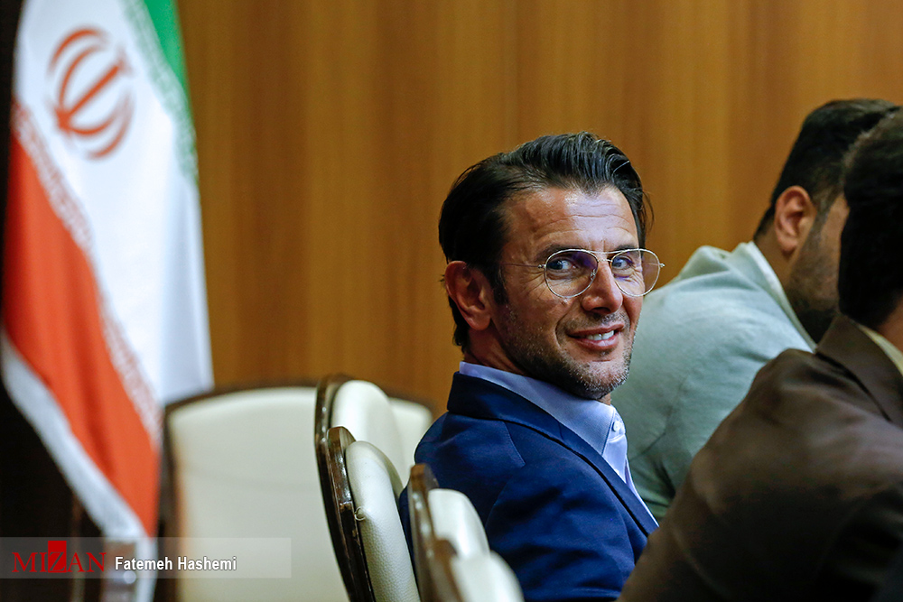 علیخانی: به نفر اول تا پنجم فینال «عصر جدید» اعتبارات تخصصی ارائه میدهیم علیخانی: به نفر اول تا پنجم فینال «عصر جدید» اعتبارات تخصصی ارائه میدهیم