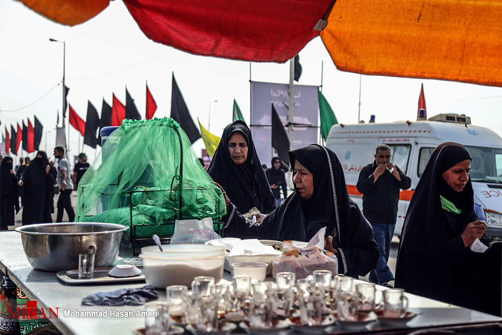 ماجرای عجیبی که بر سر مهمان نوازی از یک زائر پیاده روی اربعین بین دو عراقی پیش آمد/وقتی در راه «امام حسین(ع)» از خون فرزند خود میگذری ماجرای عجیبی که بر سر مهمان نوازی از یک زائر پیاده روی اربعین بین دو عراقی پیش آمد/وقتی در راه «امام حسین(ع)» از خون فرزند خود میگذری