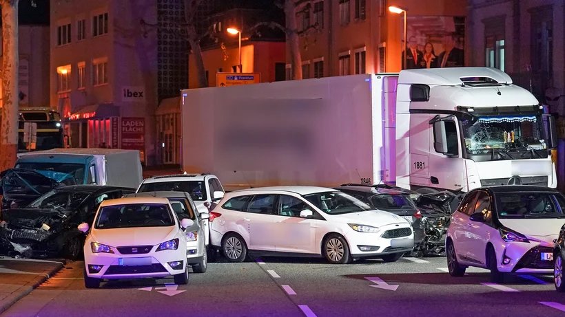 اقدام تروریستی ورود کامیون در جمعیت در آلمان