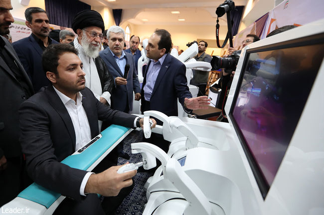 بازدید رهبر انقلاب از نمایشگاه شرکت‌های دانش‌بنیان وفناوری‌های برتر