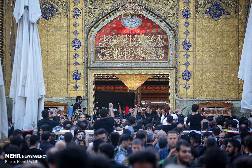 حال و هوای اربعین در حرم امام علی (ع) +تصاویر حال و هوای اربعین در حرم امام علی (ع) +تصاویر