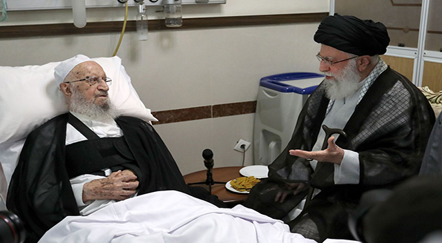 فیلمی از عیادت رهبر انقلاب حضرت آیت الله مکارم شیرازی