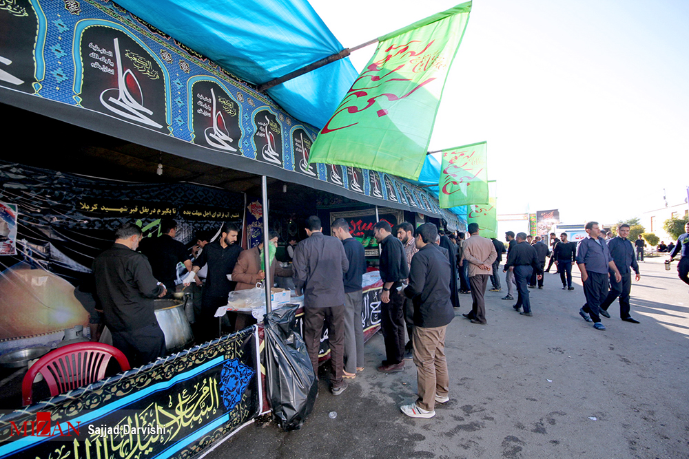 ۴۰۰ موکب در مرز شلمچه و ۳۰۰ موکب در مرز چذابه مشغول خدمات رسانی هستند