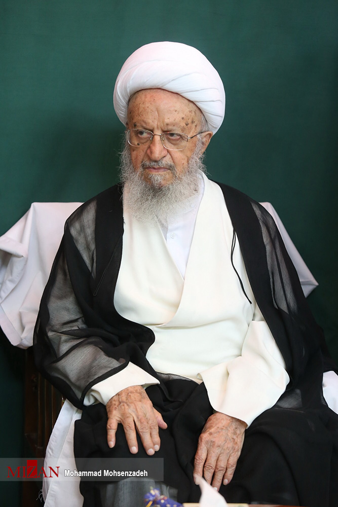 زندگینامه آیت‌الله مکارم شیرازی