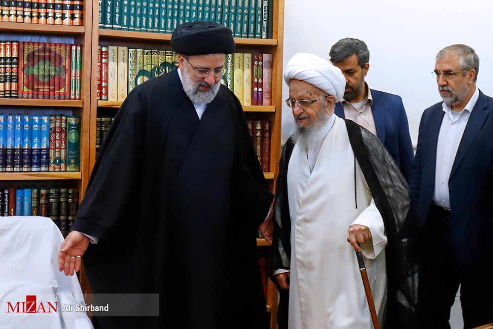 زندگینامه آیت‌الله مکارم شیرازی