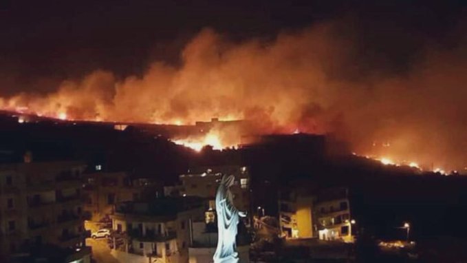 آتش‌سوزی گسترده بخش‌هایی از لبنان را فرا گرفت