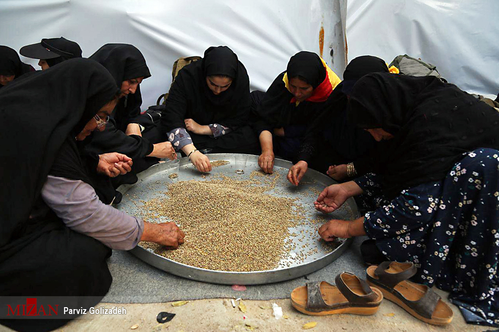 «حب الحسین یجمعنا» و «حب الحسین هویتنا» لرزه به اندام دشمن در پیاده روی اربعین میاندازد/شور و شعور حسینی موجب اشتیاق مردم در مسیر میشود «حب الحسین یجمعنا» و «حب الحسین هویتنا» لرزه به اندام دشمن در پیاده روی اربعین میاندازد/شور و شعور حسینی موجب اشتیاق مردم در مسیر میشود