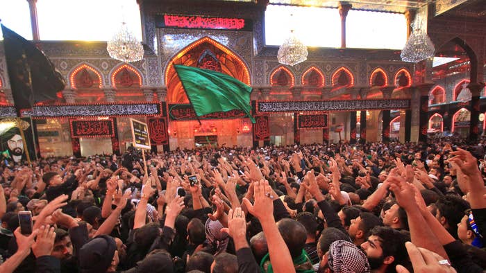 اربعین در آیینه رسانههای خارجی؛ بزرگترین همایش مردمی جهان سالانه با حضور چند ده میلیون مسلمان برگزار میشود اربعین در آیینه رسانههای خارجی؛ بزرگترین همایش مردمی جهان سالانه با حضور چند ده میلیون مسلمان برگزار میشود