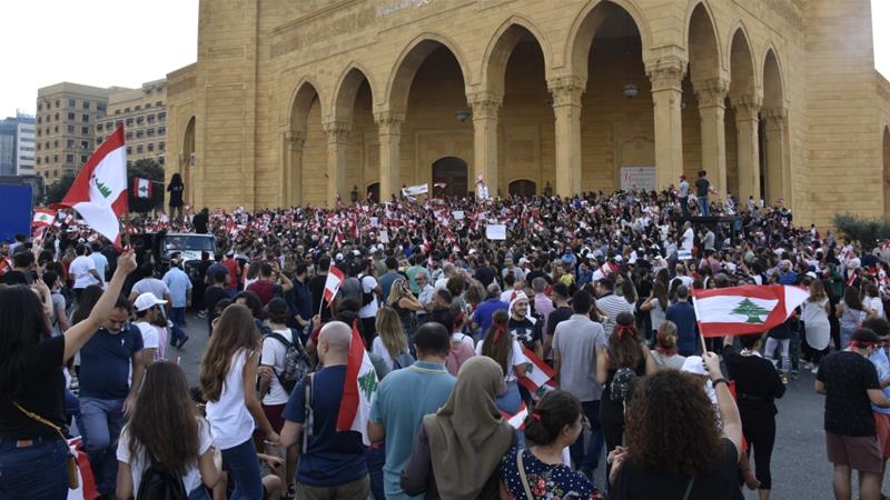 لبنان در آتش بی کفایتی دولت؛ ادامه اعتراضها به موازات ضرب الاجل حریری برای کابینه لبنان در آتش بی کفایتی دولت؛ ادامه اعتراضها به موازات ضرب الاجل حریری برای کابینه