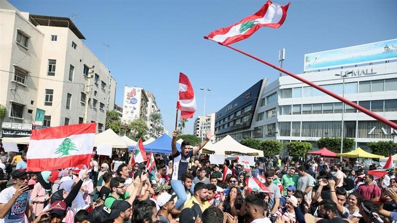 لبنان در آتش بی کفایتی دولت؛ ادامه اعتراضها به موازات ضرب الاجل حریری برای کابینه لبنان در آتش بی کفایتی دولت؛ ادامه اعتراضها به موازات ضرب الاجل حریری برای کابینه