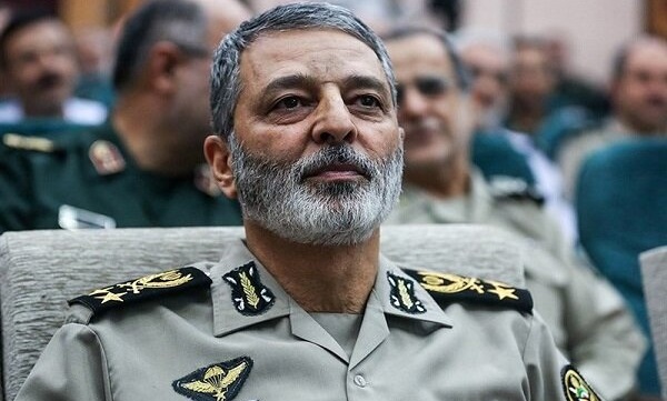 نشست هم‌اندیشی دانشجویان دافوس ارتش با حضور سرلشکر موسوی برگزار شد