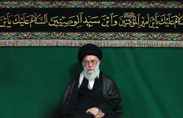 عزاداری هزاران نفر از اعضای هیئت‌های دانشجویی تا دقایقی دیگر با حضور رهبر انقلاب  آغاز می‌شود