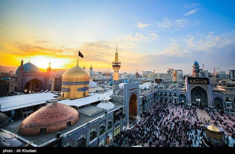 تصویری زیبا از غروب خورشید در حرم امام رضا(ع) تصویری زیبا از غروب خورشید در حرم امام رضا(ع)