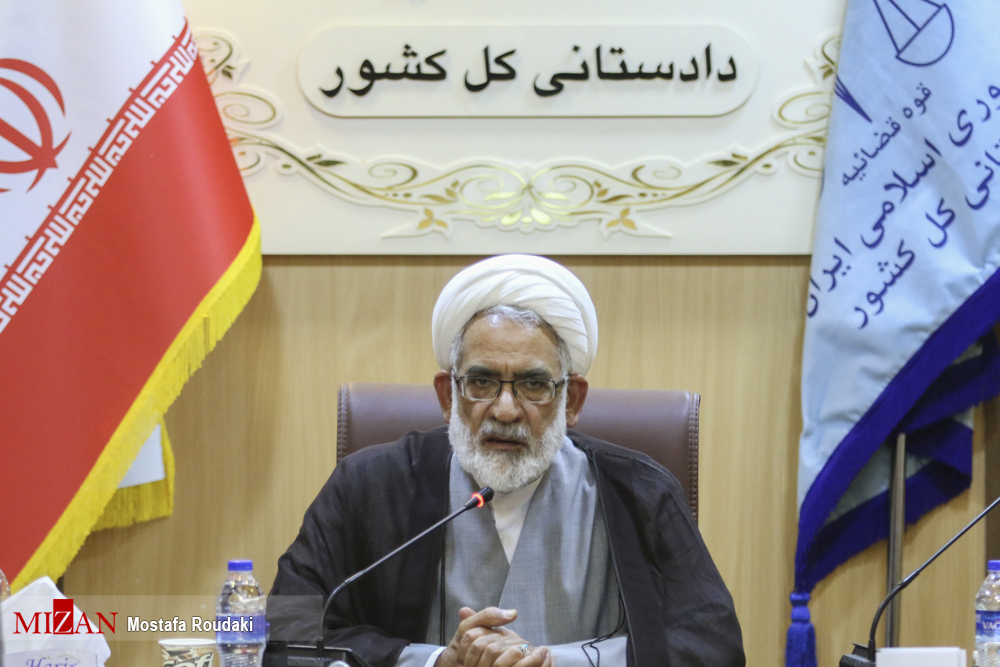 تکلیف به دادستان‌ها برای برخورد با واگذاری کارت بازرگانی به غیر/ استفاده از کارت بازرگانی باید به واجدین شرایط و صاحب اصلی کارت، محدود شود