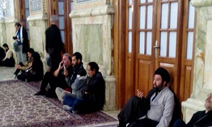 فرزند رهبر معظم انقلاب در حرم رضوی فرزند رهبر معظم انقلاب در حرم رضوی