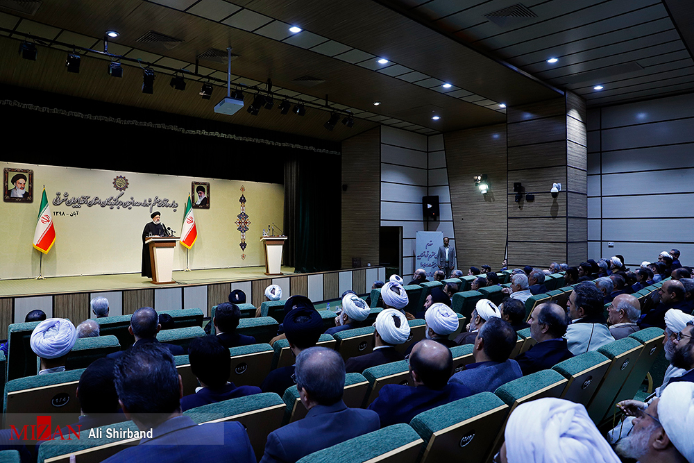 بازدید از کارخانه ماشین‌سازی و بازار‌های فرش و کفش تبریز/ آیت‌الله رئیسی: فساد چوبی لای چرخ تولید است/هر جا که مبارزه با فساد صورت گرفت چرخ‌های تولید پر حرکت‌تر و پر رونق‌تر می‌شود/ با اقدامات قضات و دادستان‌ها در سراسر کشور از تعطیلی حدود ۵۰۰ کارگاه و مراکز تولیدی جلوگیری شده است