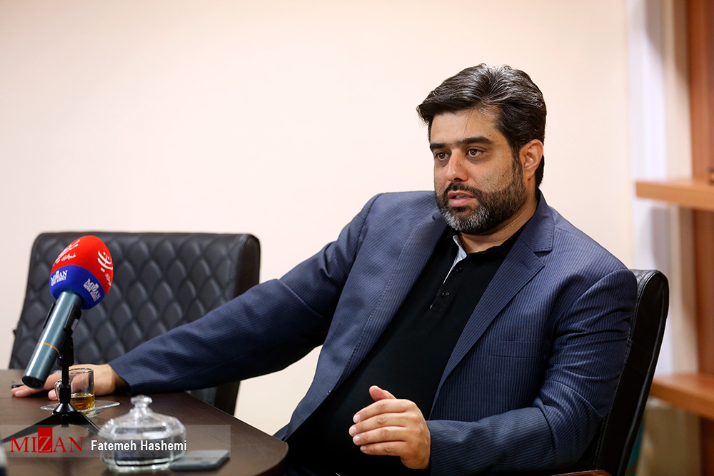 محمد الهیاری شعر و ترانه دجار سطحی نگری شده است/از ۱۹ هزار شعر و ترانه رسیده به دفتر موسیقی ۱۸ هزار ترانه ایراد دارند/فضای مجازی تاثیر منفی بر وضعیت موسیقی گذاشته است/قانون تخصیص ۱۰ درصدی از بلیت فروشی کنسرتها به وزارت ارشاد به جدیت اجرا میشود/هیچ نقشه راهی در عرصه موسیقی وجود ندارد/////////////////////دوشنبه