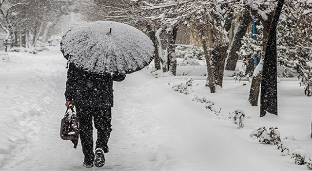 بارش نخستین برف پاییزی در تهران بارش نخستین برف پاییزی در تهران