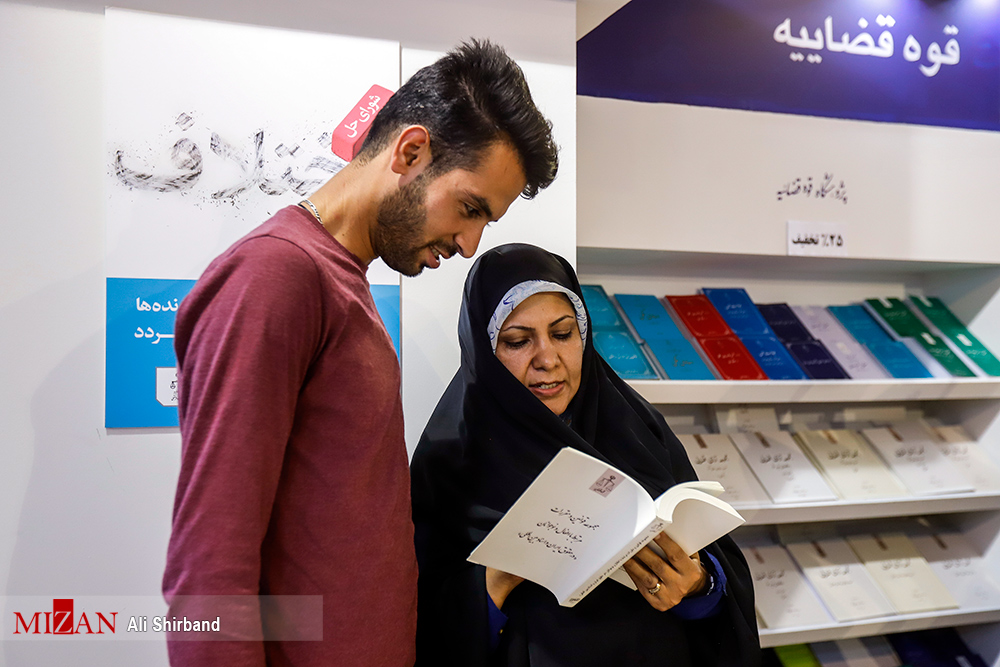 نسل امروز از داستان کوتاه استقبال بیشتری میکند/از فضای مجازی در جهت ترویج کتابخوانی استفاده کنیم نسل امروز از داستان کوتاه استقبال بیشتری میکند/از فضای مجازی در جهت ترویج کتابخوانی استفاده کنیم