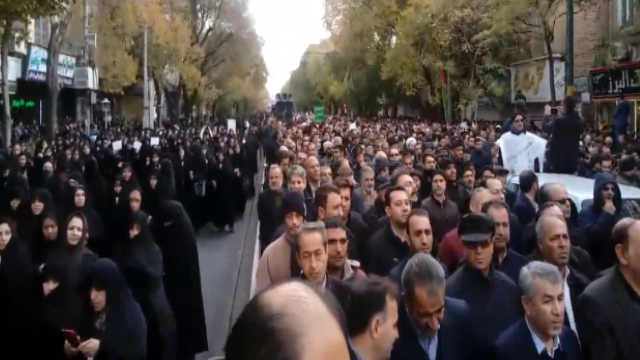 راهپیمایی مردم تبریز در محکومیت اقدامات اخیر آشوبگران