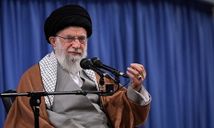 تصویری معنادار از آیت الله هاشمی در کنار رهبر انقلاب