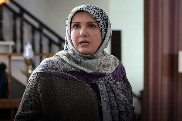 مردم «فوق لیسانسه‌ها» را بسیار دوست دارند/حضور سلبریتی‌ها تضمین‌کننده رونق تئاتر نیست