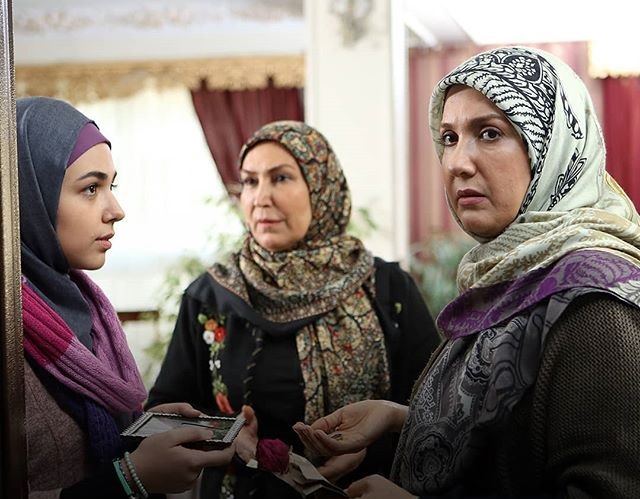 استقبال از «فوق لیسانسه‌ها» همچنان ادامه دارد/حضور سلبریتی‌ها تضمین‌کننده رونق تئاتر نیست